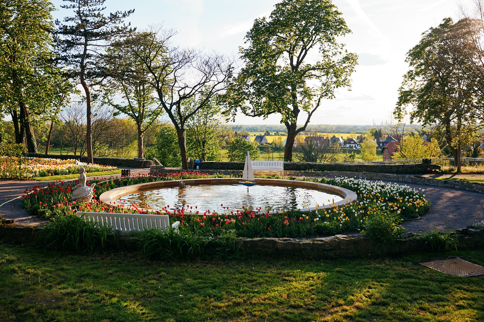 Eine neue Wasserfläche wertet den Kurpark auf und bietet Platz für Spiel und Erholung. Copyright: Landesgartenschau 2023 gGmbH