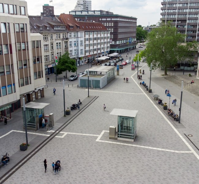 Früher war der Gelsenkirchener Heinrich-König-Platz ein trister Ort in der Stadt, aber in den letzten Jahren ist er zu einer neuen urbanen Mitte geworden. Bildquelle: Christo Libuda (Lichtschwärmer)