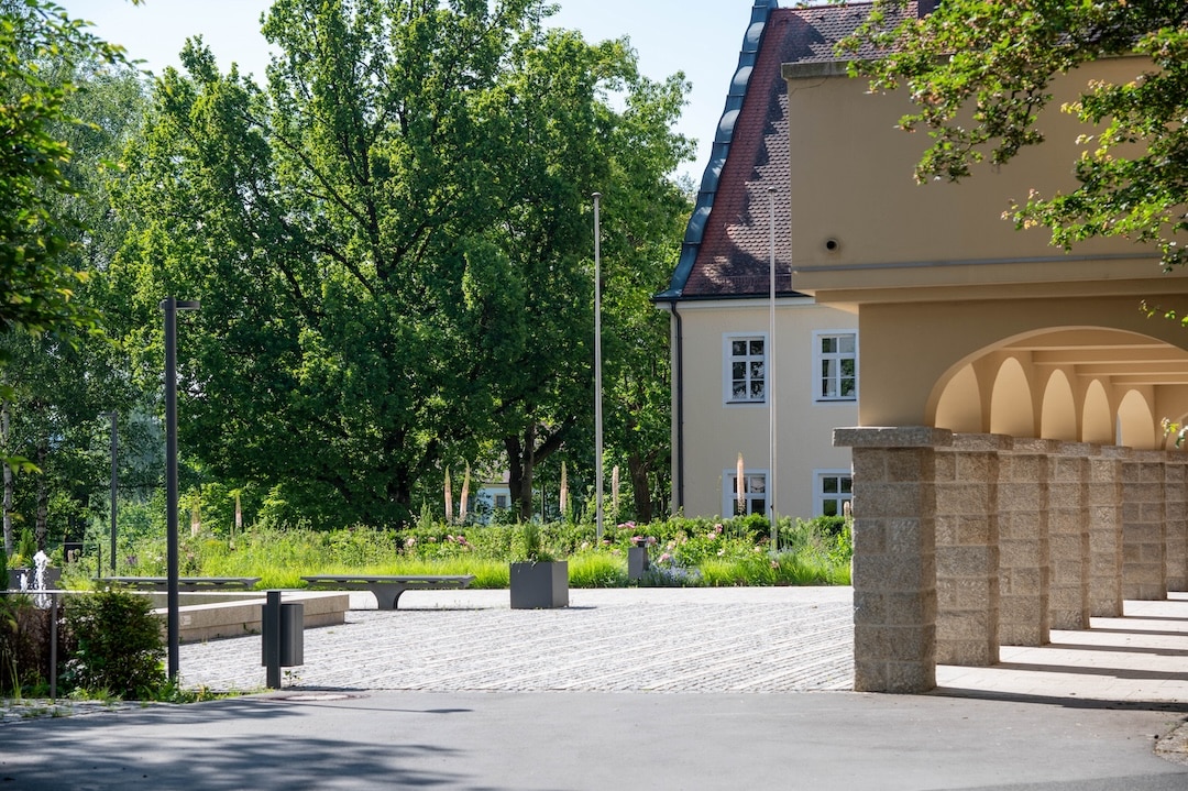 Innenhof Landratsamt Tirschenreuth, STADT LAND FANCK Landschaftsarchitektur und Ökologie, Foto: © Laura Loewel